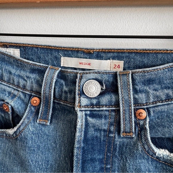 LEVI’S • Wedgie Icon Fit in These Dreams - Picture 5 of 13
